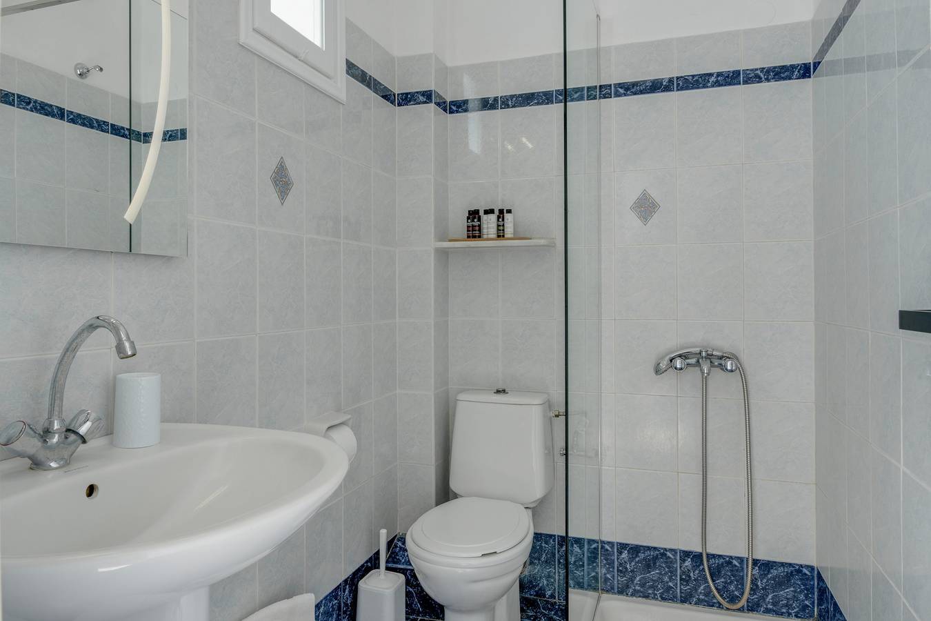 Studio-appartement 'St George Sea View Double Room-Privé Jacuzzi met zeezicht', foto 15