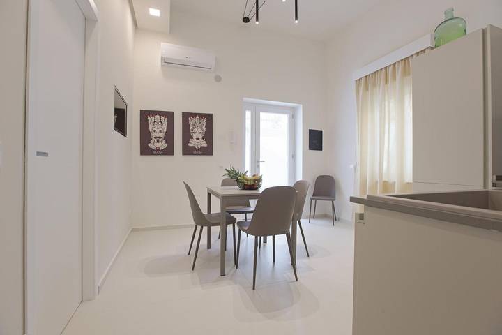 Entire apartment, Apartment 'Casa Ancora' with Private Terrace, Wi-Fi and Air Conditioning in Spiaggia di San Leone Libera Accessibile, Agrigento