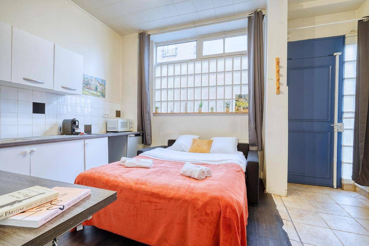 Appartement entier, Apartment - Ground Floor in Les Lilas, Seine-Saint-Denis