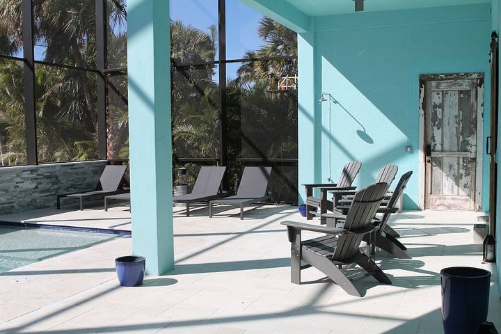 Vacation rental for 14 people, with yard and balcony as well as hot tub in Bonita Springs