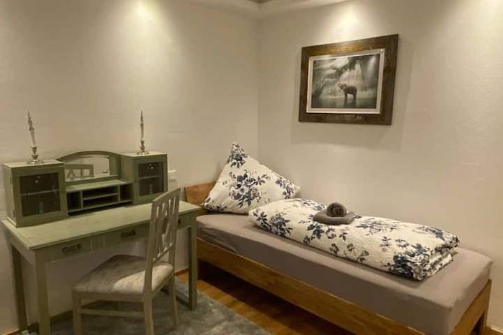Ganze Wohnung, Neurenovierte Ferienwohnung \"Räsl\" in Holzkirchen, Landkreis Miesbach