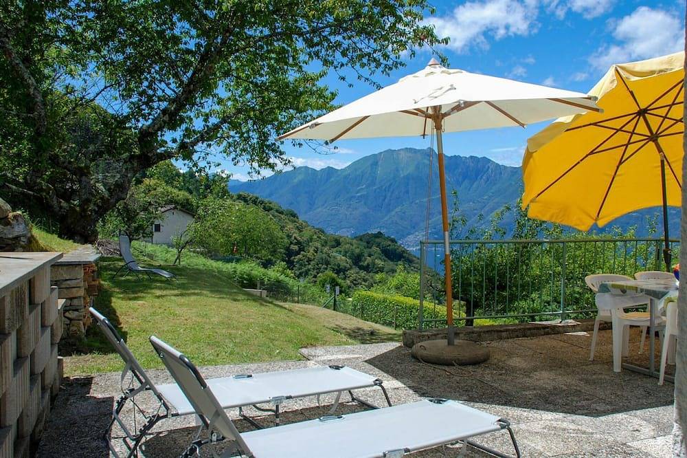 Casa de vacaciones privada con Wifi, Tv, patio, mascotas permitida, vista panorámica, aparcamiento in Gambarogno, Lake Maggiore (Suiza)