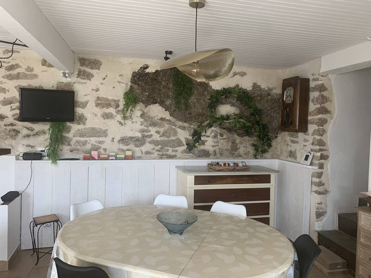 Holiday Home 'La Reguergue' with Mountain View, Private Terrace and Wi-Fi in Castanet-le-Haut, Béziers region