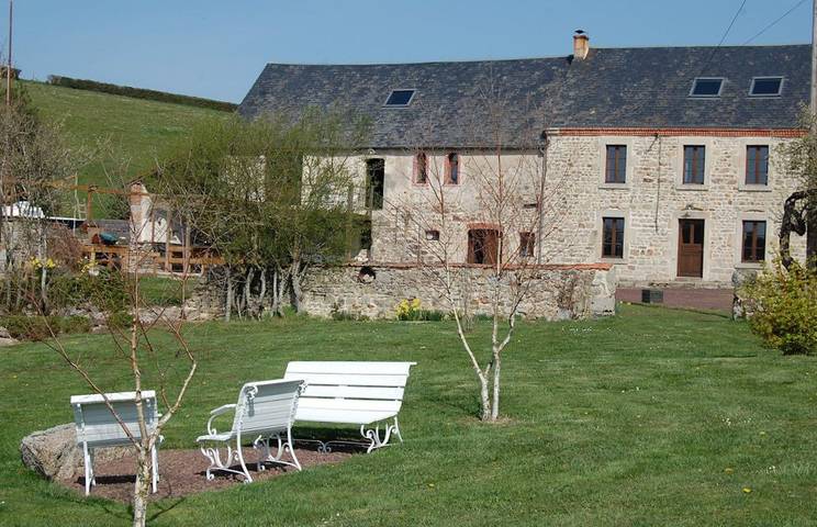 Gîte pour 14 personnes, avec jardin et sauna ainsi que piscine et balcon dans le Puy-de-Dôme - 2