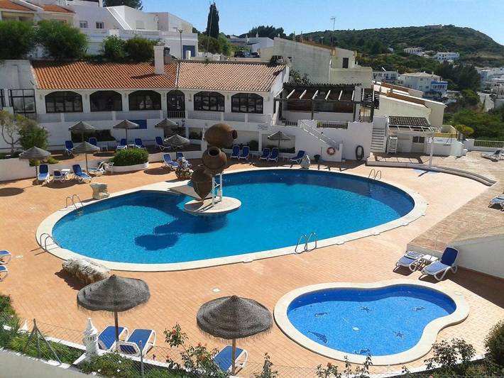 Gîte pour 4 personnes, avec bassin pour enfant et terrasse ainsi que piscine et vue à Salema - 3