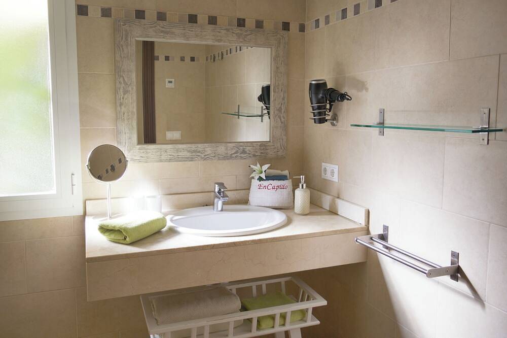 Ganze Wohnung, Ferienwohnung mit großem Pool und Garten in gepflegter Anlage in Cala Anguila, Manacor