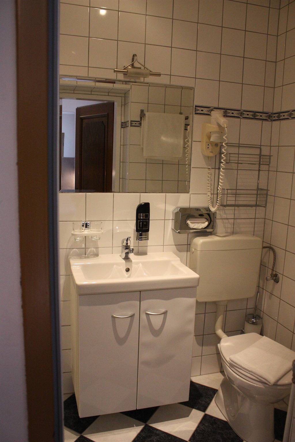 Ganze Ferienwohnung, Pension Sonnenhof in Mörbisch am See, Leithaberg