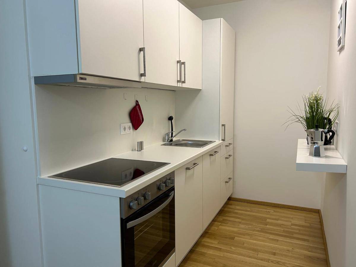 Entire apartment, 55 m2 Stylish Apartment with Balcony & Parking in Vienna, Vienna Woods