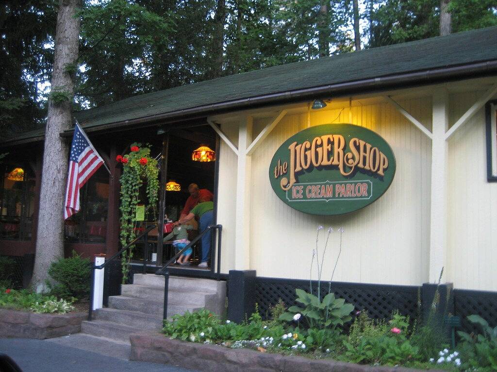 Original-Campmeeting Haus mit geräumigen Wrap-around proch in Mount Gretna Heights, Lebanon County