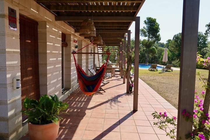 Gîte pour 2 personnes, avec vue ainsi que piscine et jardin à Vall-llobrega - 4