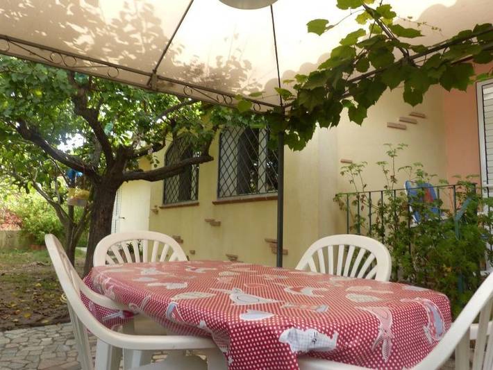 Ferienwohnung für 3 Personen, mit Terrasse und Garten