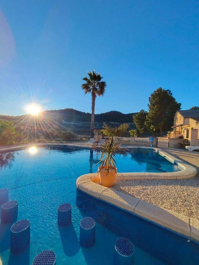 Chalet para 2 personas, con vistas además de jardín y piscina - 1