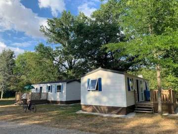 Gîte pour 2 personnes, avec piscine ainsi que terrasse et bassin pour enfant, animaux acceptés à Saint-Honoré-les-Bains