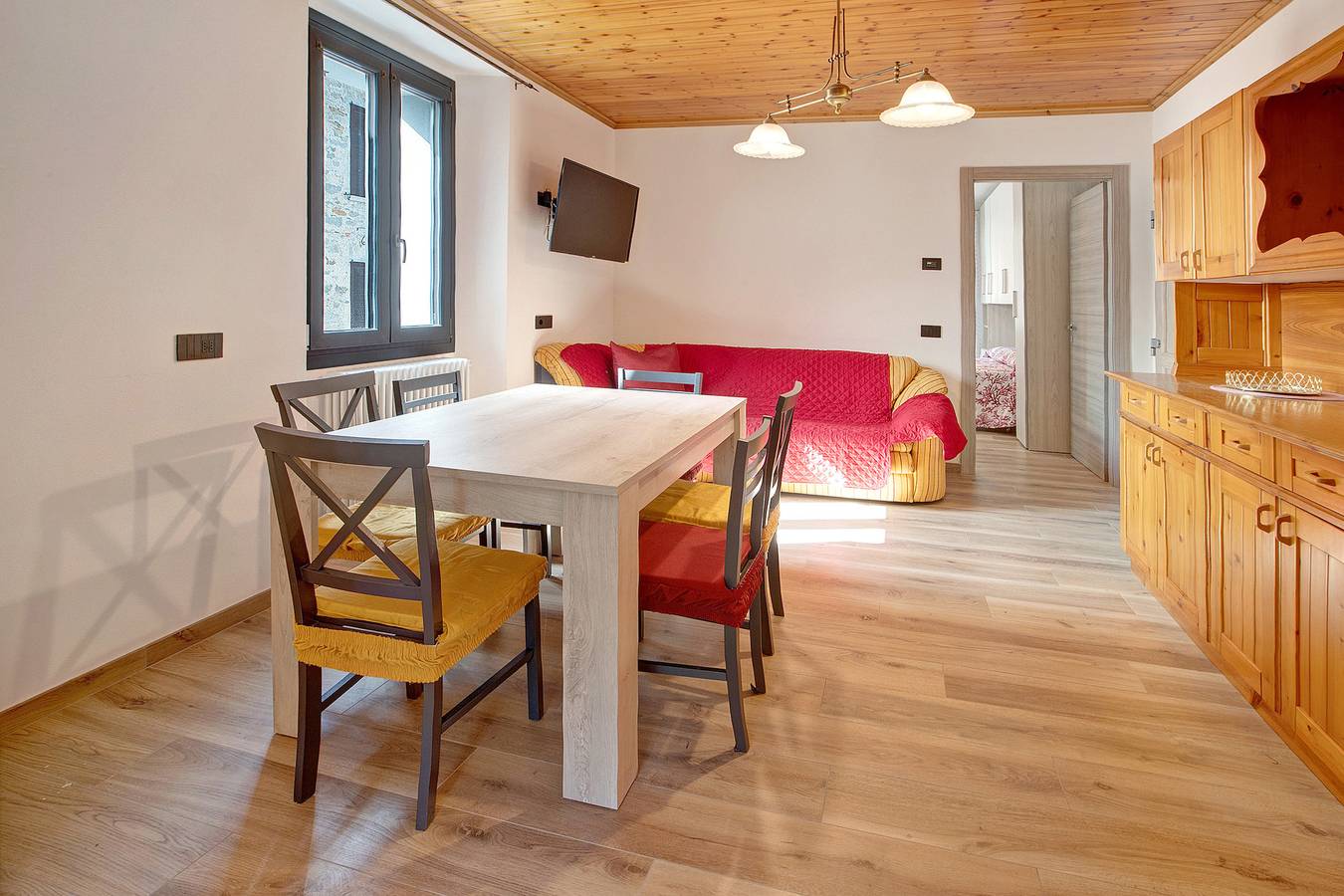 Appartamento "Panorama Gaudì" con vista sulle montagne, balcone e Wi-Fi in Grosio (Borgo), Grosio