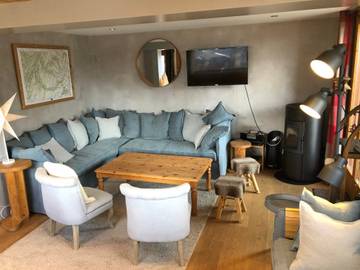 Gîte pour 15 personnes, avec terrasse dans La Tania