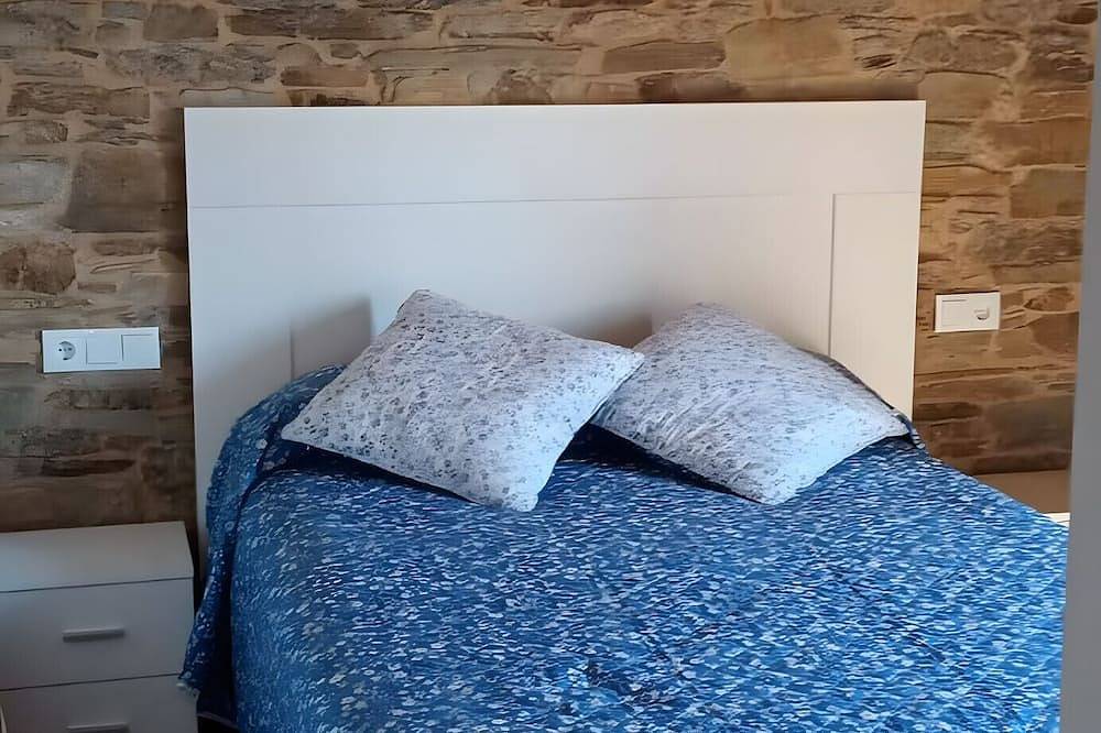 Apartamento entero, Apartamento 'Arriba' con terraza compartida, balcón y Wi-Fi in Fonsagrada, Provincia de Lugo