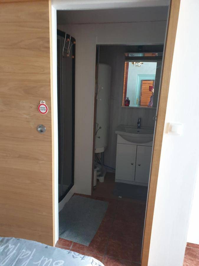 Gîte pour 7 personnes, avec Jacuzzi ainsi que Terrasse et Jardin à Hôpital-Camfrout - 4