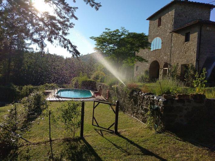 Agriturismo per 4 persone, con piscina e giardino a Gaiole in Chianti