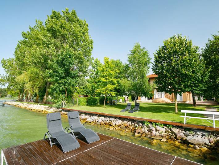 Ferienwohnung für 4 Personen, mit Seeblick und Garten in Balatonlelle
