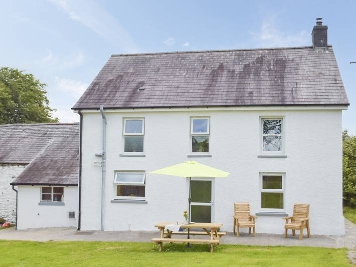 Cottage for 6 people, with garden, with pets in Carmarthenshire