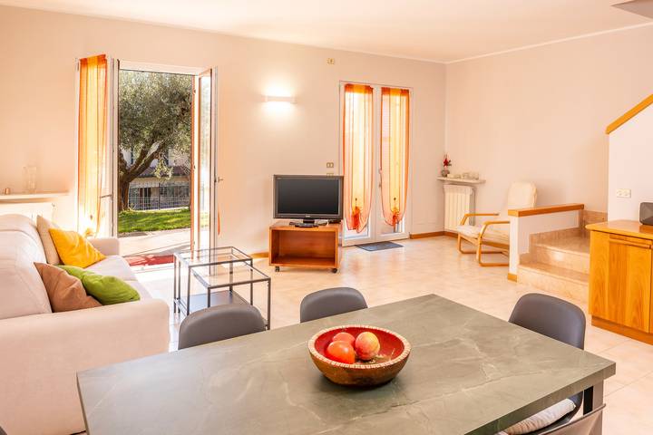 Location de vacances pour 5 personnes, avec Balcon ainsi que Terrasse et Jardin à Cavaion Veronese