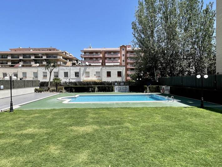 Gîte pour 6 personnes, avec piscine ainsi que balcon et jardin dans La Pineda