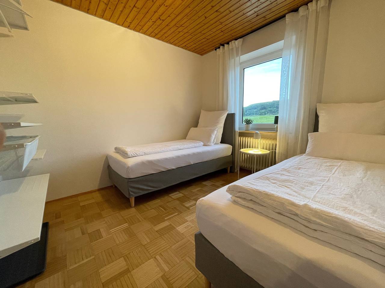 Ganze Wohnung, Hundefreundliche, komfortable Ferienwohnung im Grünen. Beliebt bei Familien und beruflich Reisenden. in Romantische Straße