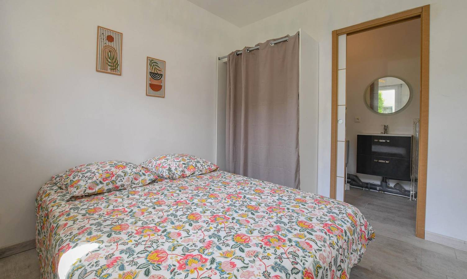 Le Pied à terre in Sainte-Savine, Aube (desambiguación)