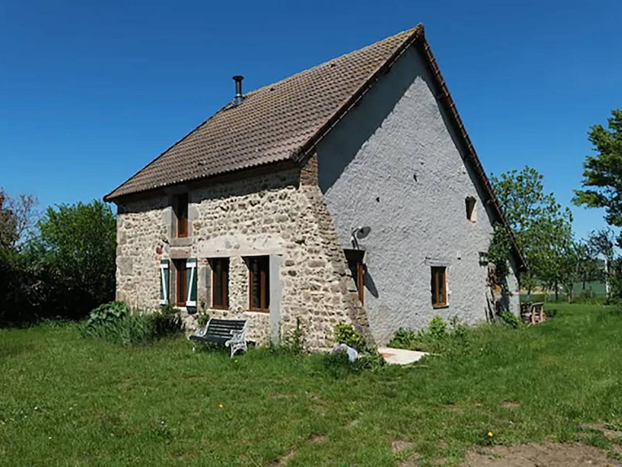 Charmante Gîte in der Nähe des Badesees in Lapeyrouse, Riom und Umgebung
