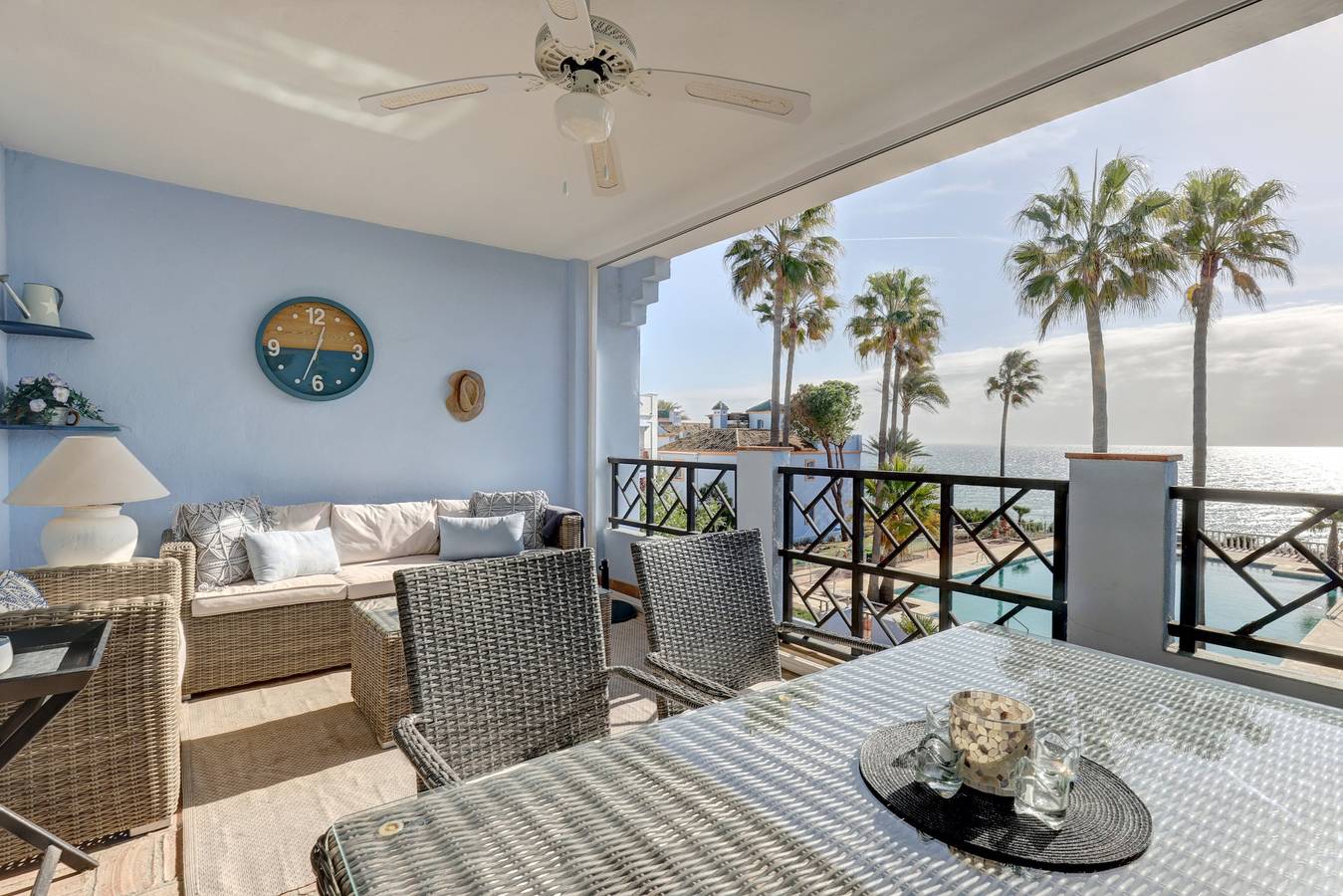 Entire apartment, Apartment 'La Perla de Marakech 14' close to the Beach with Sea View, Pool & Wi-Fi in Casares Costa, Casares