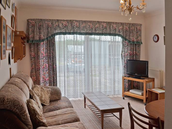 Cottage for 3 people, with garden, with pets in Pwllheli