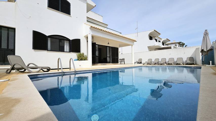 Villa für 8 Personen, mit Balkon und Garten in Galé