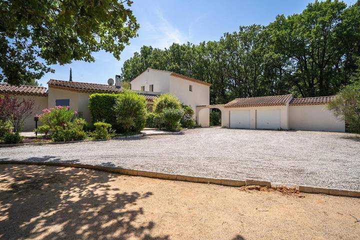 Location de vacances pour 9 personnes, avec jardin et piscine à Saint-Cannat - 2