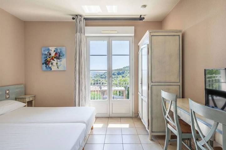 Entire apartment, Cosy studio | 2 piscines + vues imprenables in Callian, Draguignan region
