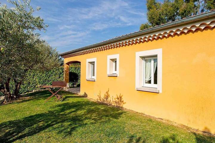 Location de vacances pour 4 personnes, avec piscine et terrasse ainsi que jardin et sauna à Saint-Maurice-d'Ardèche