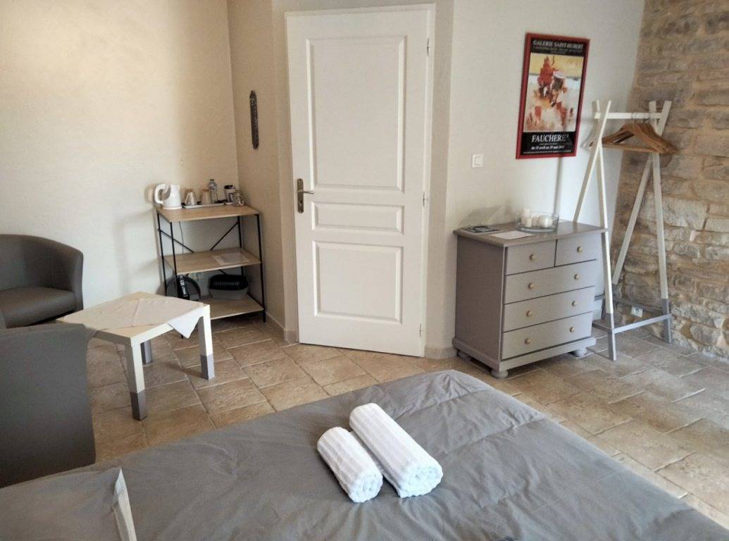 Chambre d'hôtes La Leunaise - Chambre Grège in Région de Mâcon