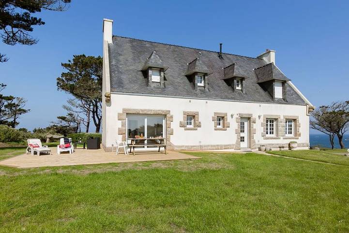 Location de vacances pour 8 personnes, avec jardin à Landunvez