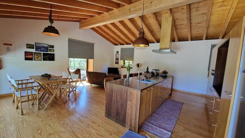 Location de vacances pour 4 personnes, avec terrasse et vue ainsi que jardin et piscine dans Entre Ambos-os-Rios - 4