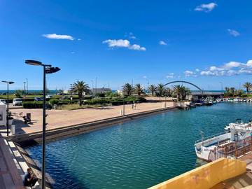 Gîte pour 2 personnes, avec vue dans Plage de La Corniche