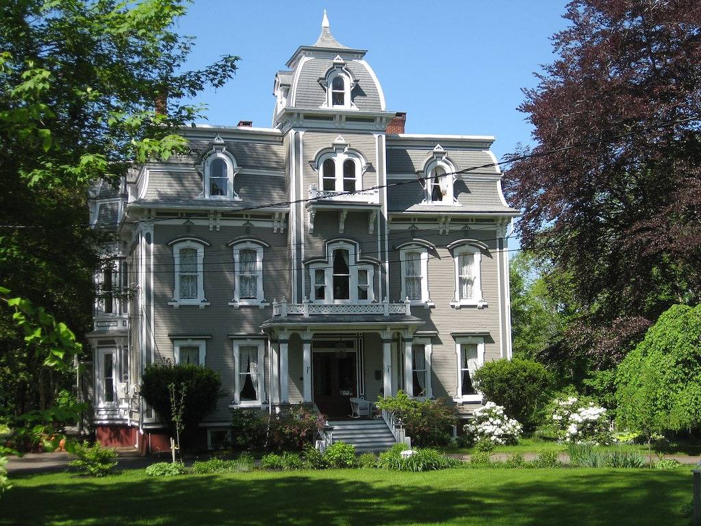 Chalet directly on the lake, central storage, incl. access to private island in Region of Queens Municipality, Queens County