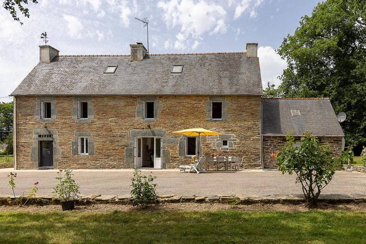 Location de vacances pour 8 personnes, avec Terrasse ainsi que Jardin et Vue