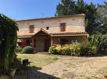 Gîte pour 2 personnes, avec piscine ainsi que terrasse et jardin à Cadalen
