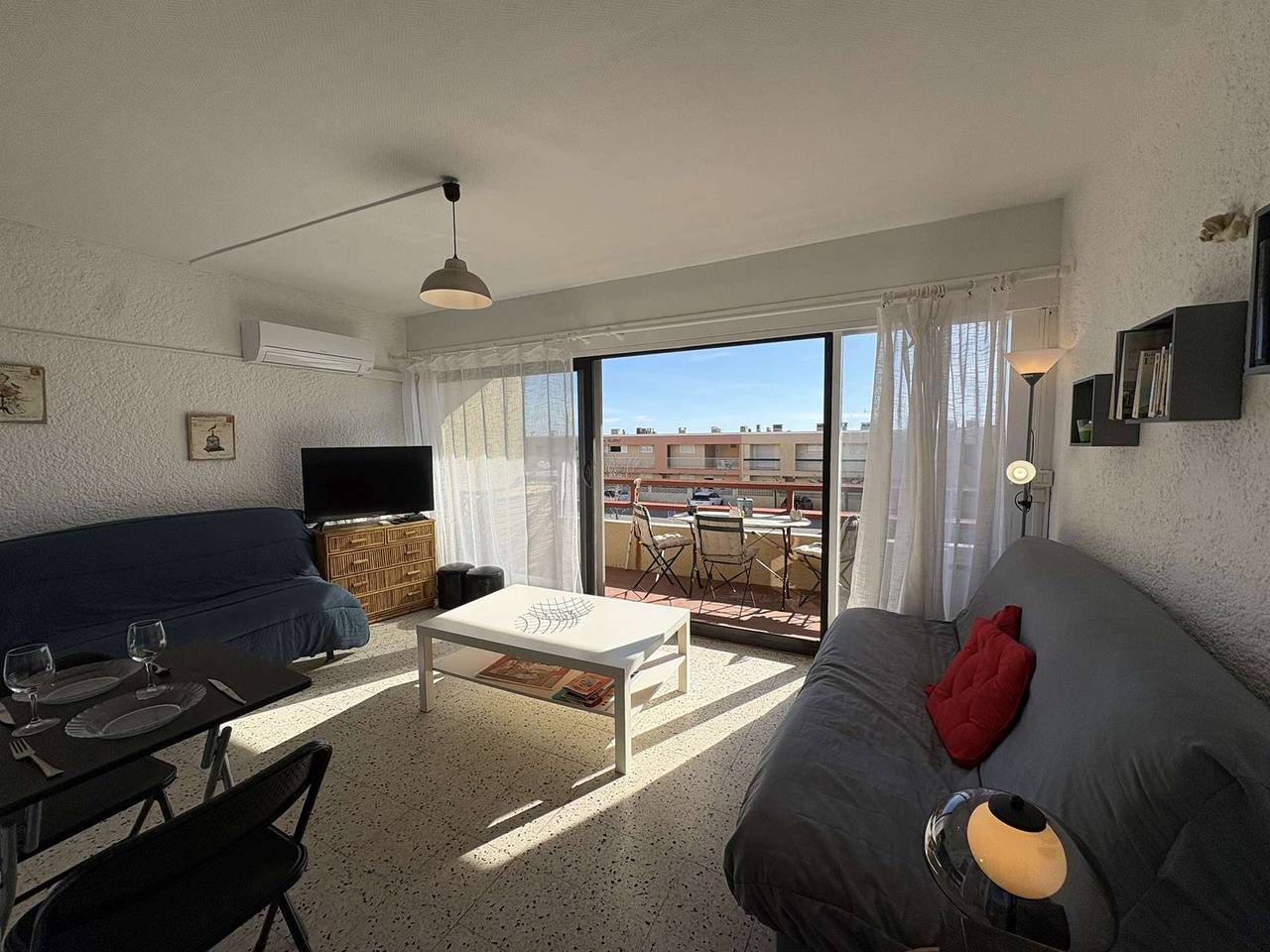 Entire apartment, Cozy Studio by the Beach with Balcony & Parking - Pet Friendly in Port-la-Nouvelle, Narbonne region