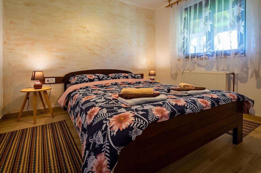 Holiday Home Sleme with jacuzzi, big garden and fireplace in Delnice, Primorje-Gorski Kotar