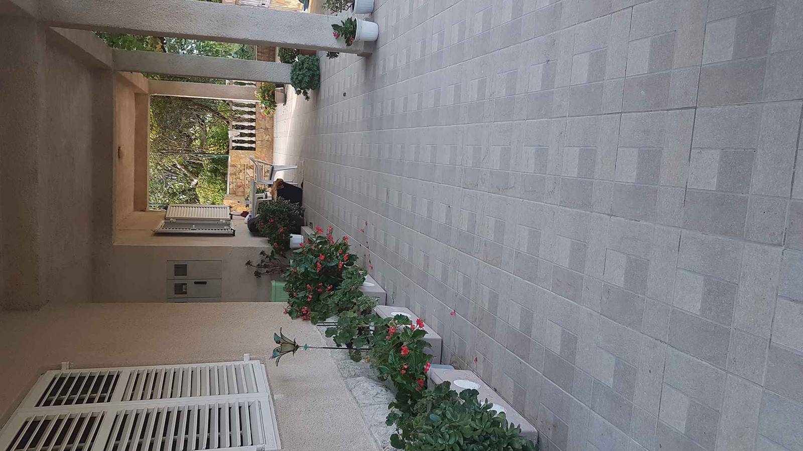 Ganze Ferienwohnung, Ferienwohnung mitterrasse  in Lopar, Rab