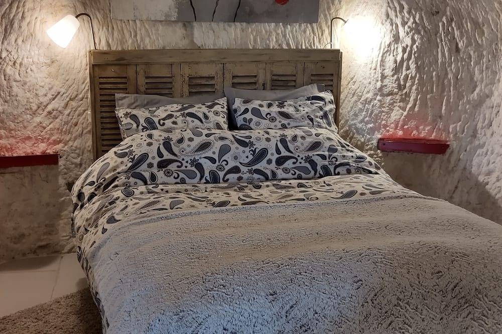 Gite Troglodyte Atypique - Garden Suite, Loire view - near the castles in Rochecorbon, Tours region