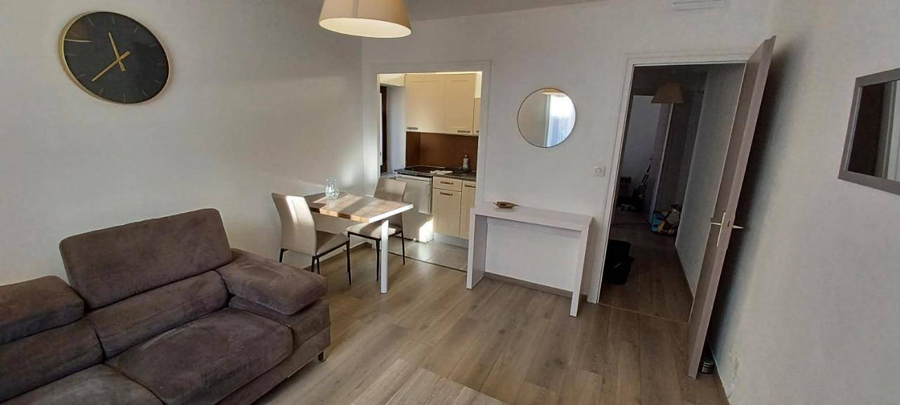 Appartement entier, One-Bedroom Apartment in Voiron, Isère