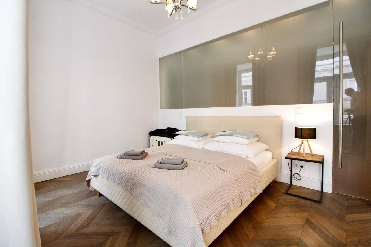 Apartamento inteiro, Urban Oasis in Neubau with Cozy Fireplace in Viena, Danúbio Baixa Áustria