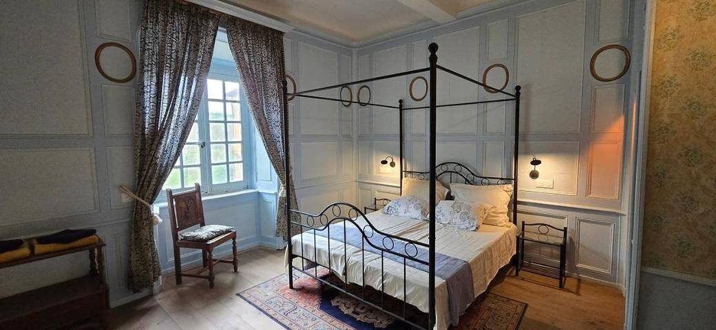 Gîte pour 4 personnes, avec vue ainsi que jardin et piscine à Thizy-les-Bourgs - 3