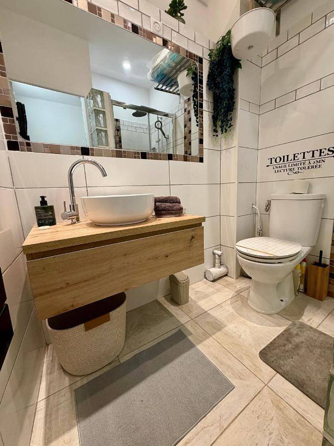 Appartement entier, Two-Bedroom Apartment in Les Pennes-Mirabeau, Côte méditerranéenne (France)